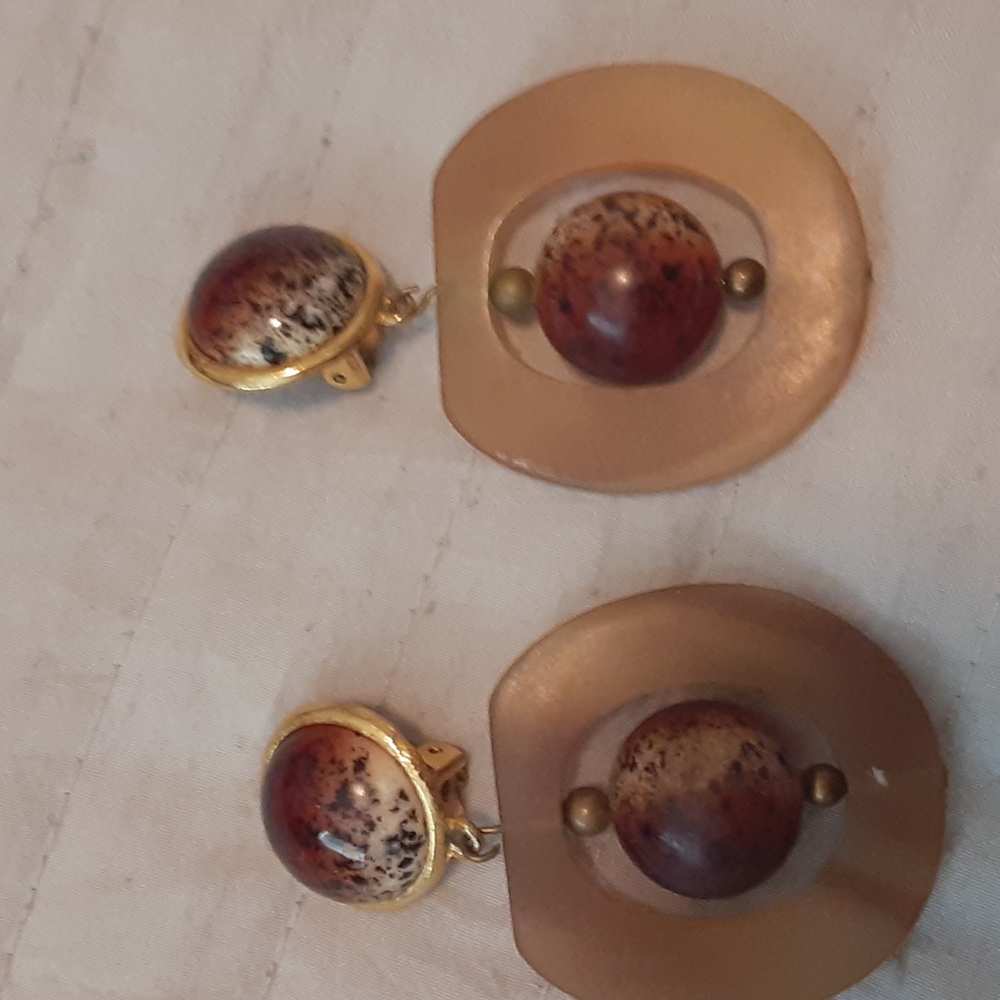 Earbobs